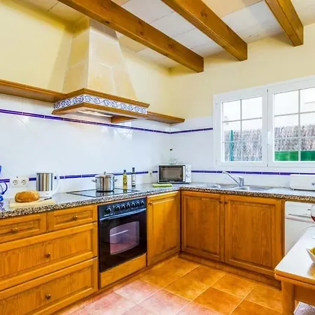 Cala'n Blanes Sleeps 6 Pool Air Con Wifi